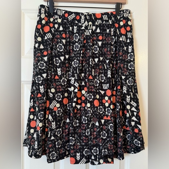 LuLaRoe Dresses & Skirts - LuLaRoe Madison Skirt with Pockets Size Large